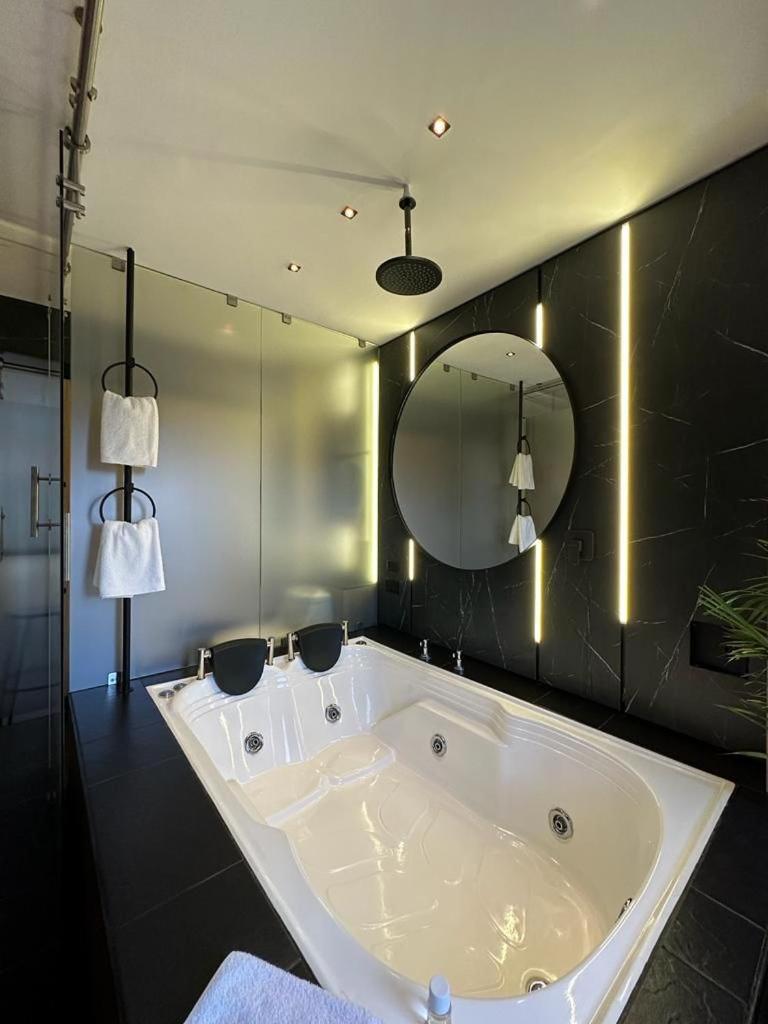 Apto De Lujo Con Jacuzzi Apartment *